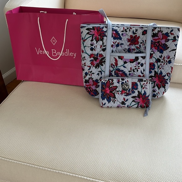 COPY - NWT Vera Bradley Tote With RFID Wallet in Vineyard Floral - Picture 4 of 14